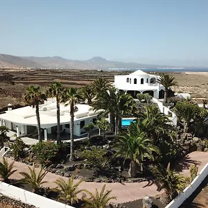 https://casa-ronda-charco.in-canary-islands.com